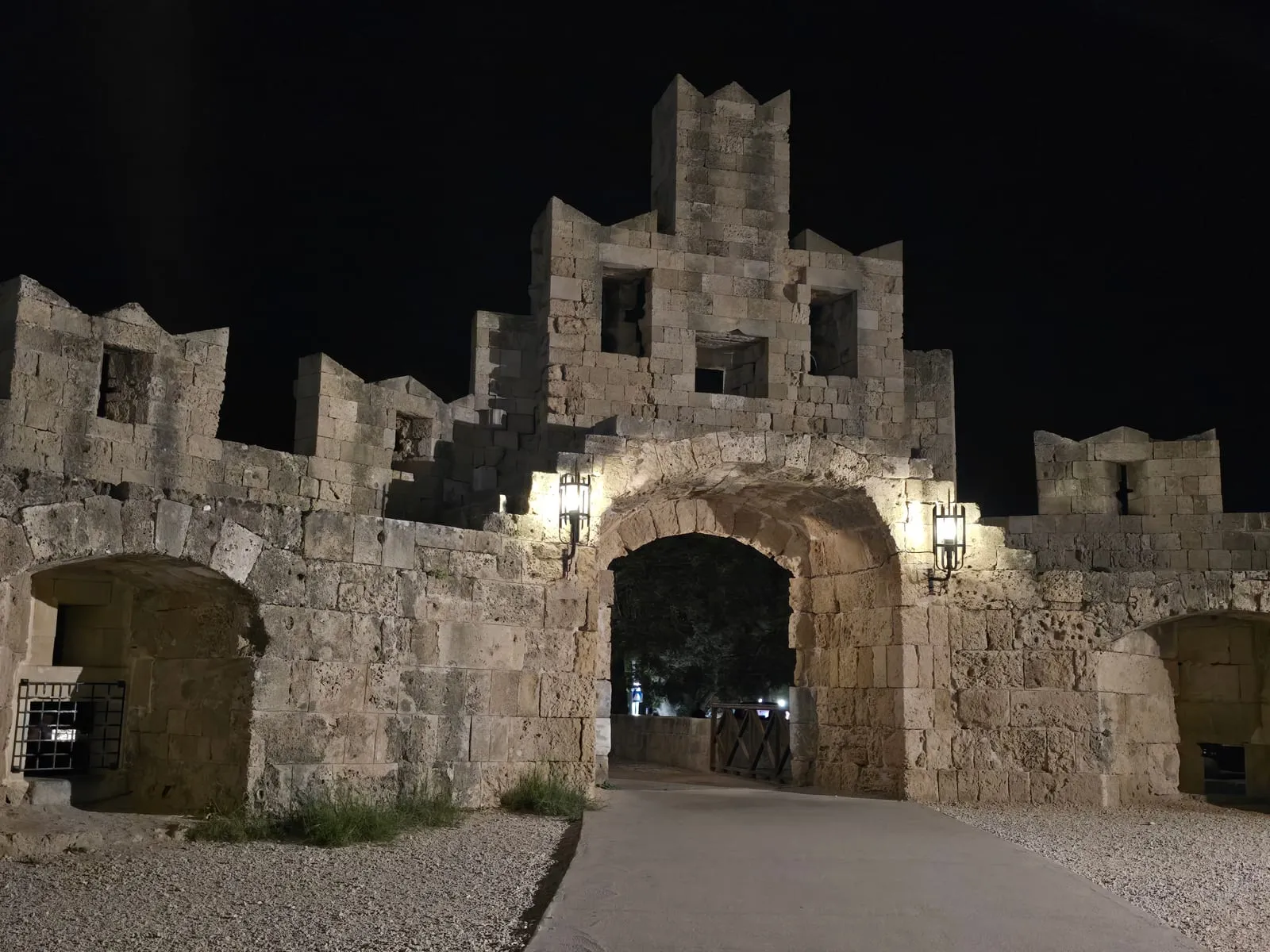 Brama Świętego Pawła nocą
