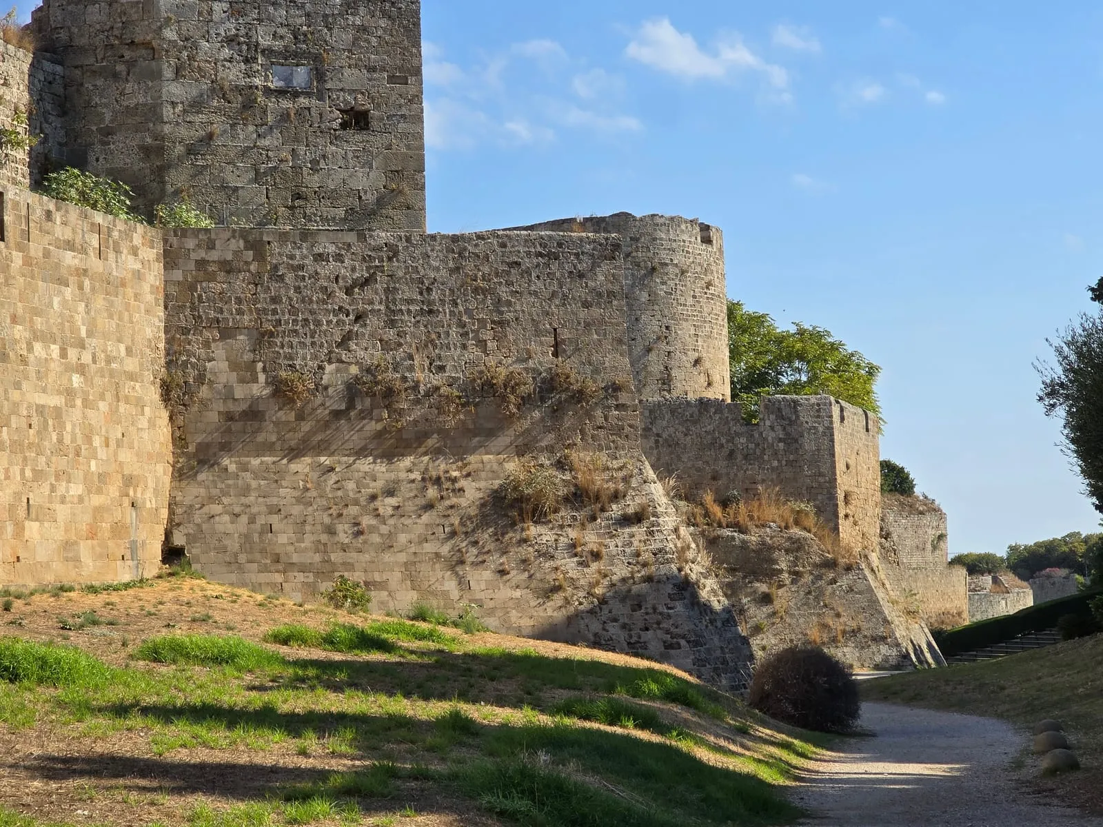 Fosa i mury Rodos