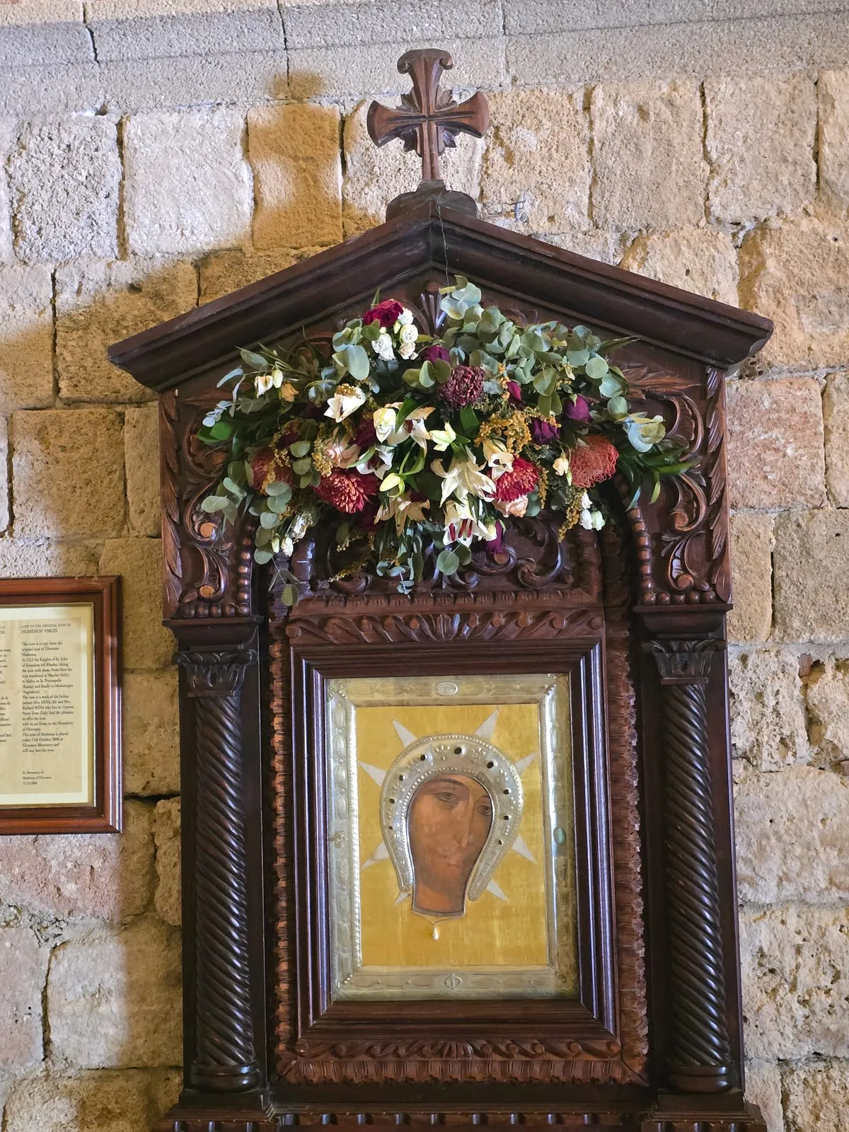 Kopia ikony w drewnianym kiocie w kościele Panagia Filerimos