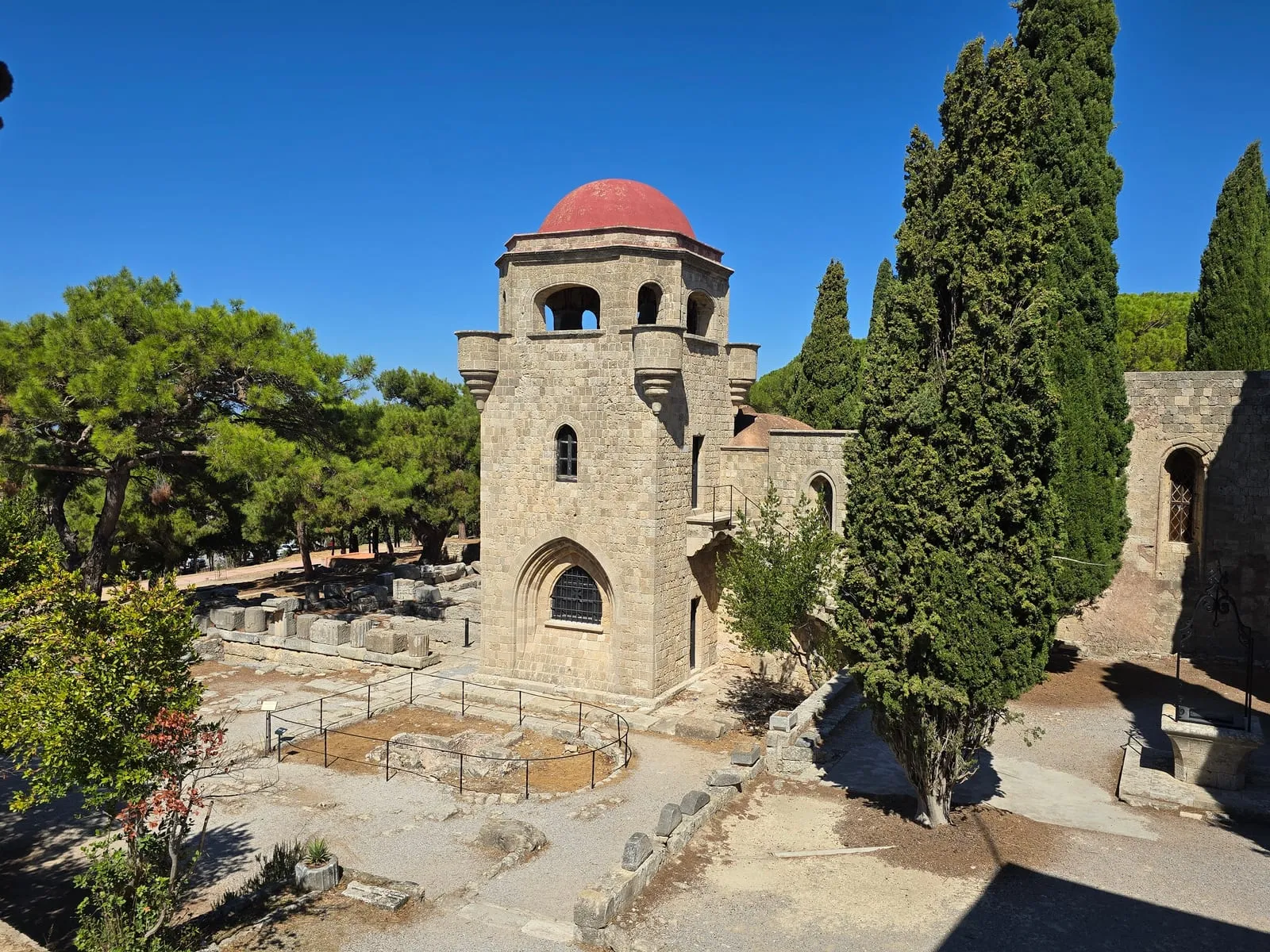 Kościół Panagia Filerimos na wzgórzu Filerimos